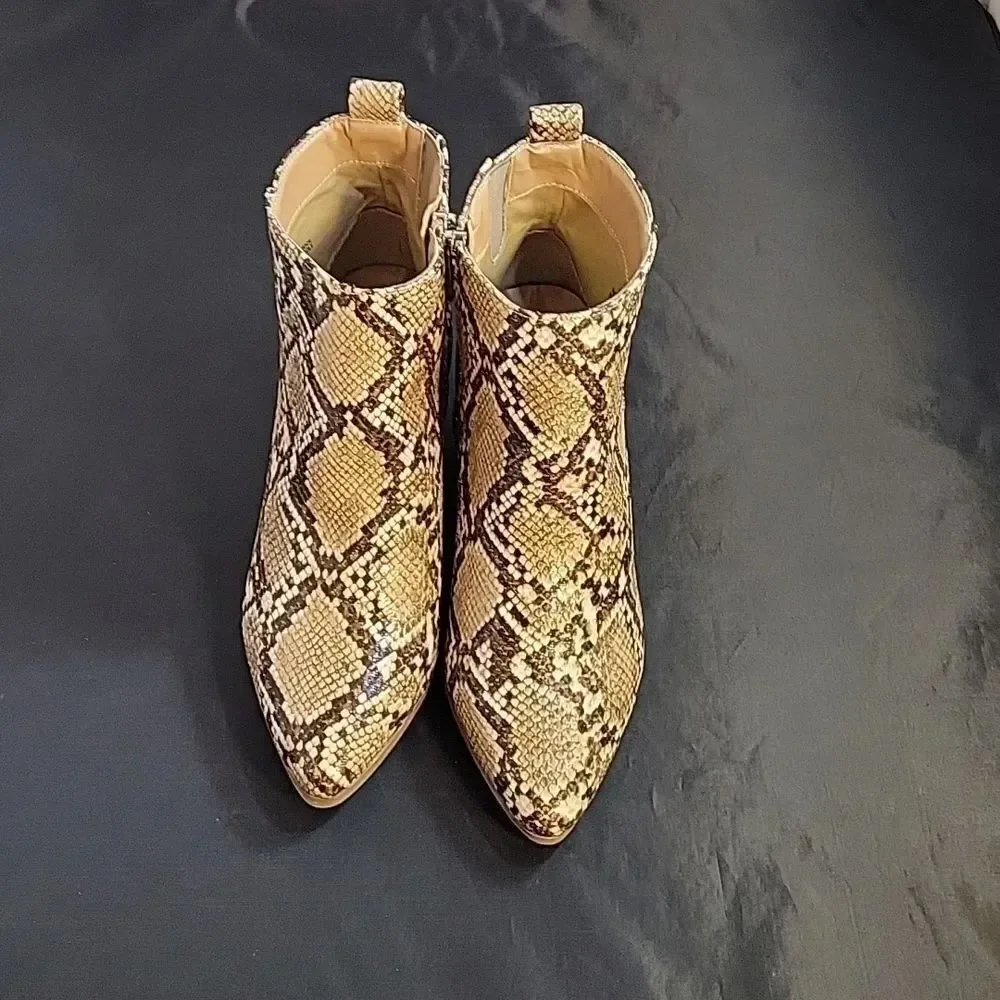BRAND NEW NEW DAY POINTED TOE ZIP CLOSURE SNAKESKIN ANKLE BOOTIE
